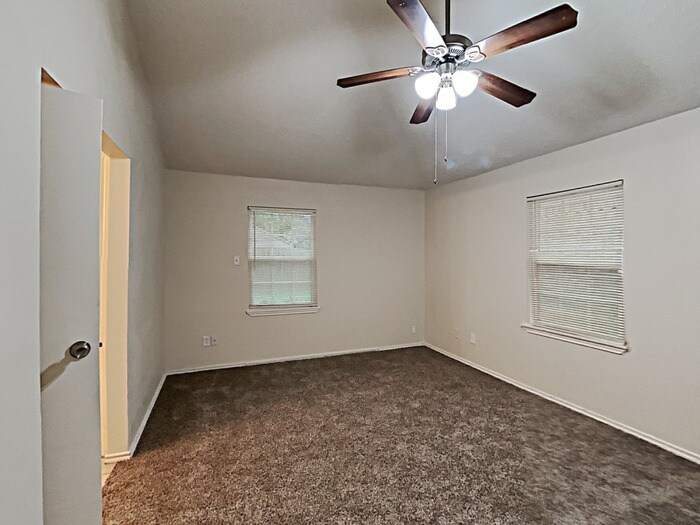 Building Photo - 942 Somercotes Ln