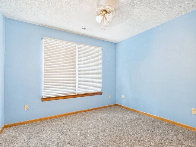 Building Photo - 1213 Fox Run Dr