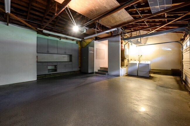 Building Photo - 11141 Limetree Dr