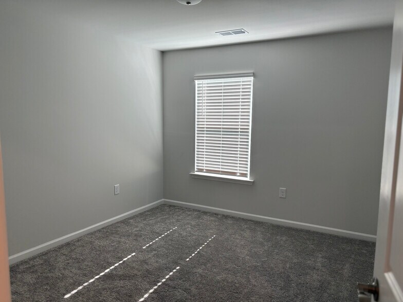 Building Photo - 124 Abbots Mill Dr