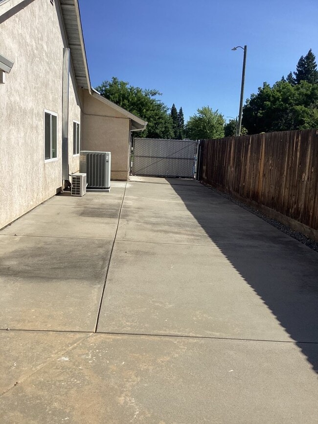 Building Photo - Spacious 4-Bedroom Home in a Desirable Yuba City Neighborhood