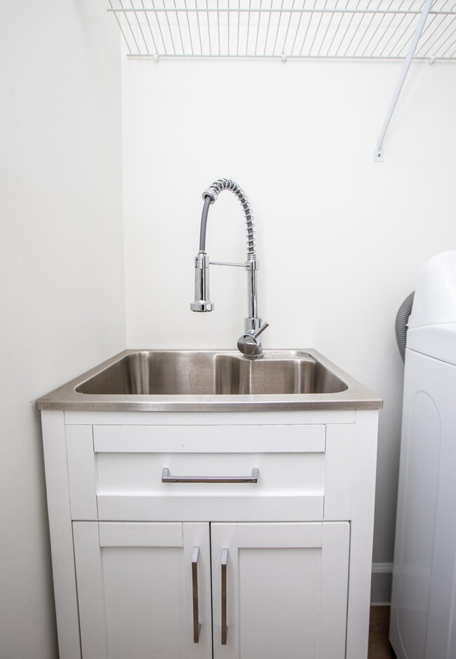 Building Photo - 10881 La Salinas Cir