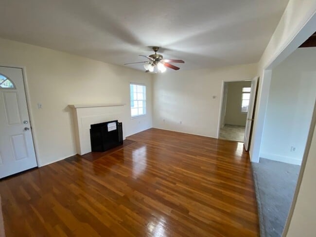 Building Photo - 916 Lighthouse Ave