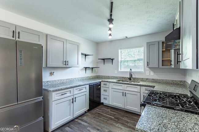 Building Photo - 2 Belmont Park Dr