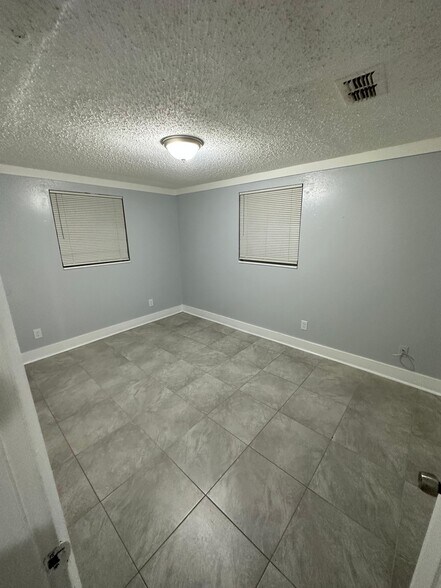 Building Photo - 1981 Hardee St