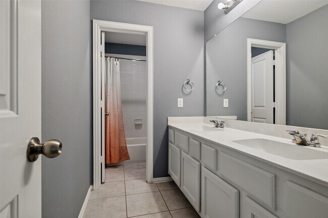 Building Photo - 3021 Wedgewood Bay Ct