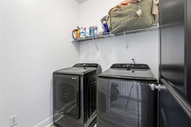 Building Photo - 9931 Mancunian Way