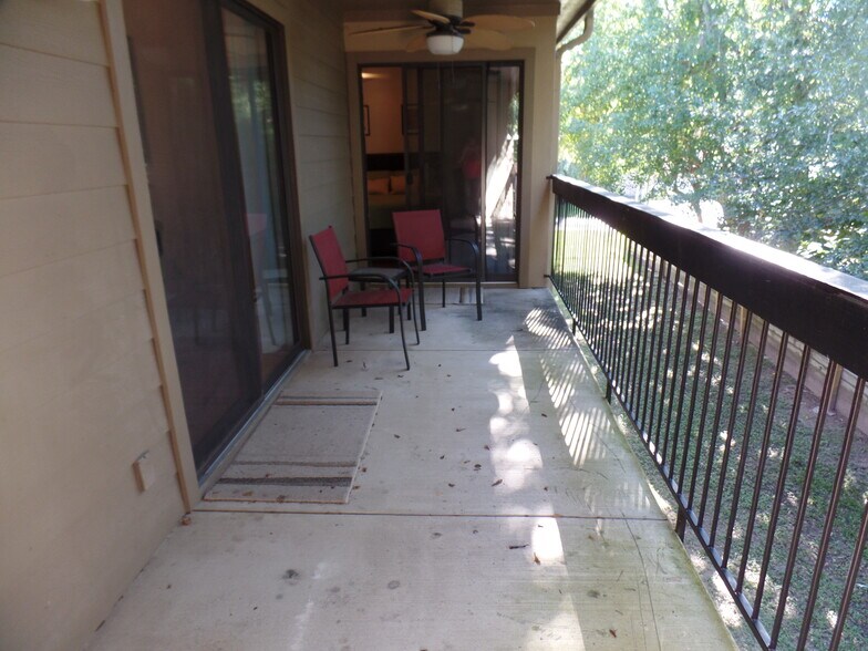 Building Photo - 3300 Pebblebrook Dr