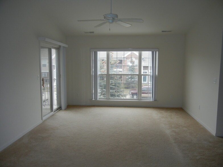 Building Photo - 16803 Dover Dr