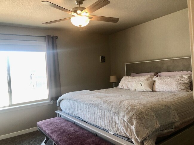Building Photo - STUNNING 2BD + LOFT HOME WITH LUXURY UPGRA...