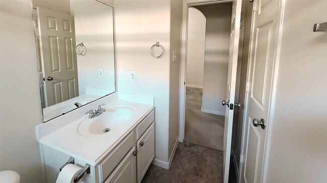Building Photo - 15110 Sierra Ridge Dr