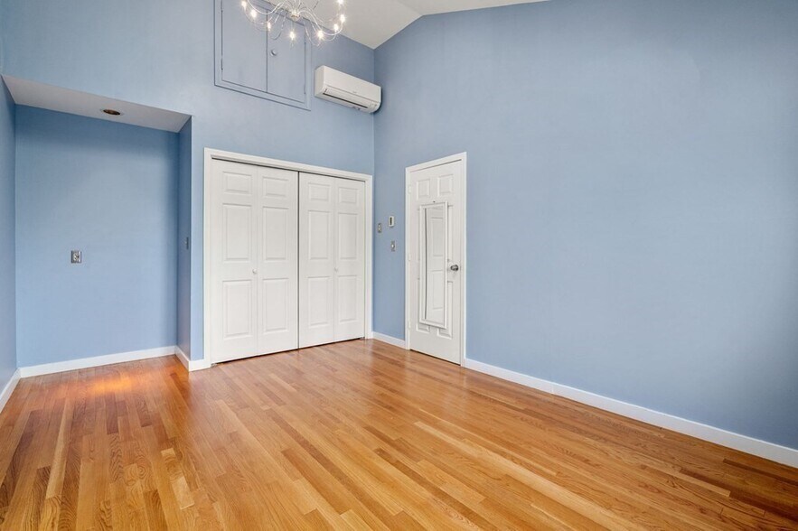 Building Photo - 157 W 3rd St