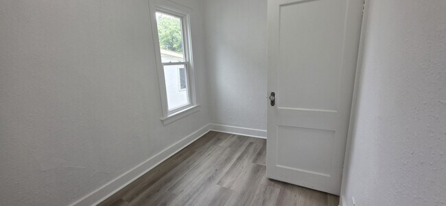 Building Photo - 1539 S 10th St