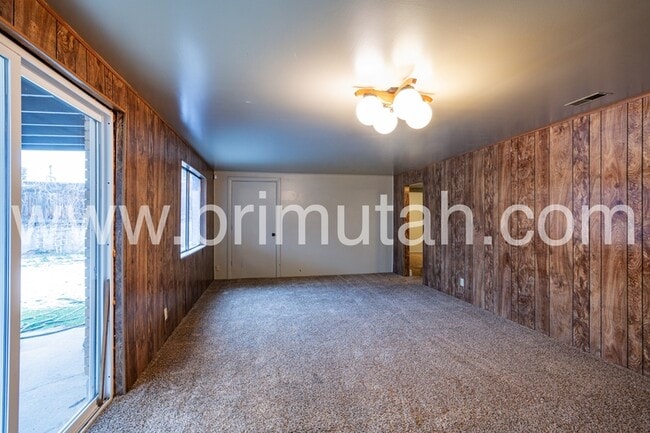 Building Photo - 3608 Eastwood Dr