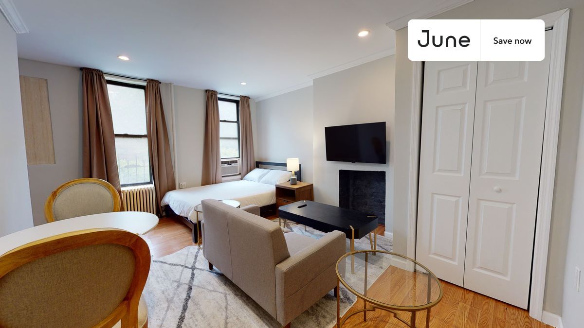 Building Photo - 534 E 14th St