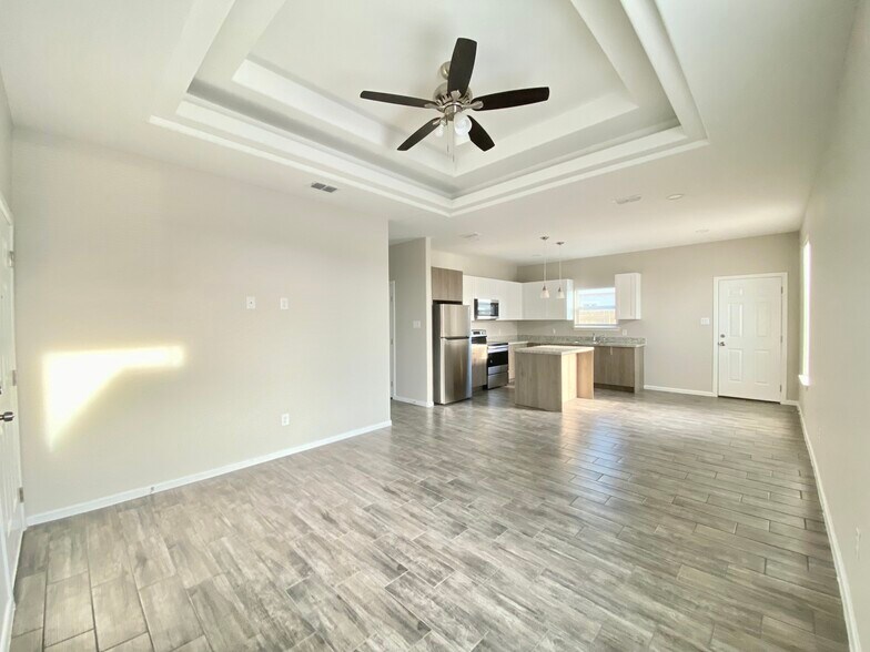 Building Photo - 805 W Sunset Valley St