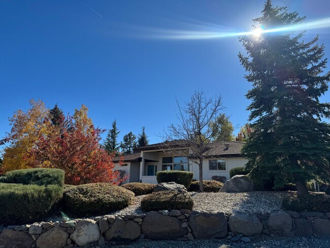 Building Photo - Beautiful Fieldcreek Ranch Exclusive Home