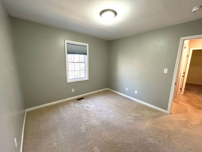 Building Photo - South AVL - Three Bedroom home with Wooded...