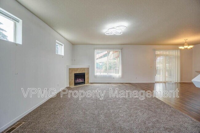 Building Photo - 5941 NE 48th St