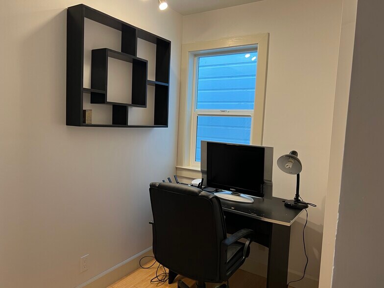 Building Photo - 681 40th Ave