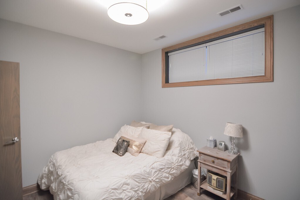 Building Photo - 4312 N Ashland Ave