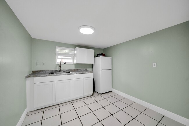 Building Photo - 875 E 29th St