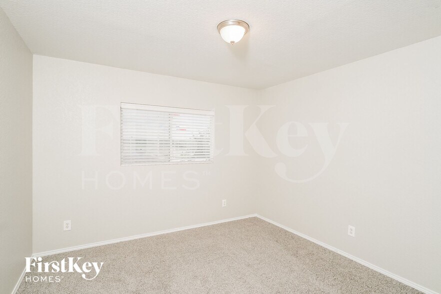 Building Photo - 112 Rustic Acres