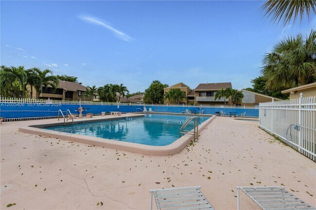 Building Photo - 8390 N Missionwood Cir