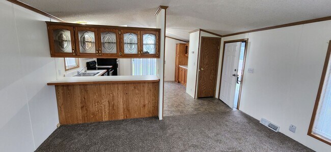 Building Photo - Nice, large, mobile home on outskirts of T...