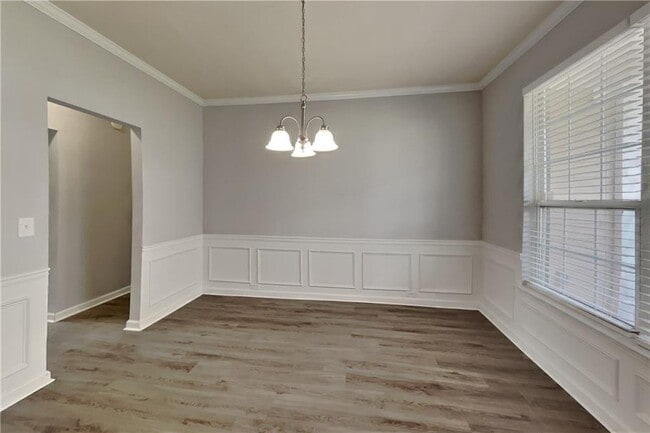 Building Photo - 1675 Huntcrest Park SW