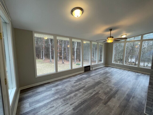 Building Photo - Executive Rental in Horseleg Creek- $3,295