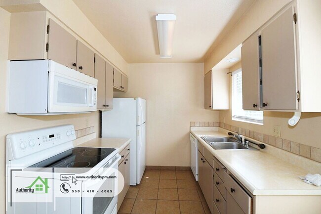 Building Photo - 1553 Bramble Pl