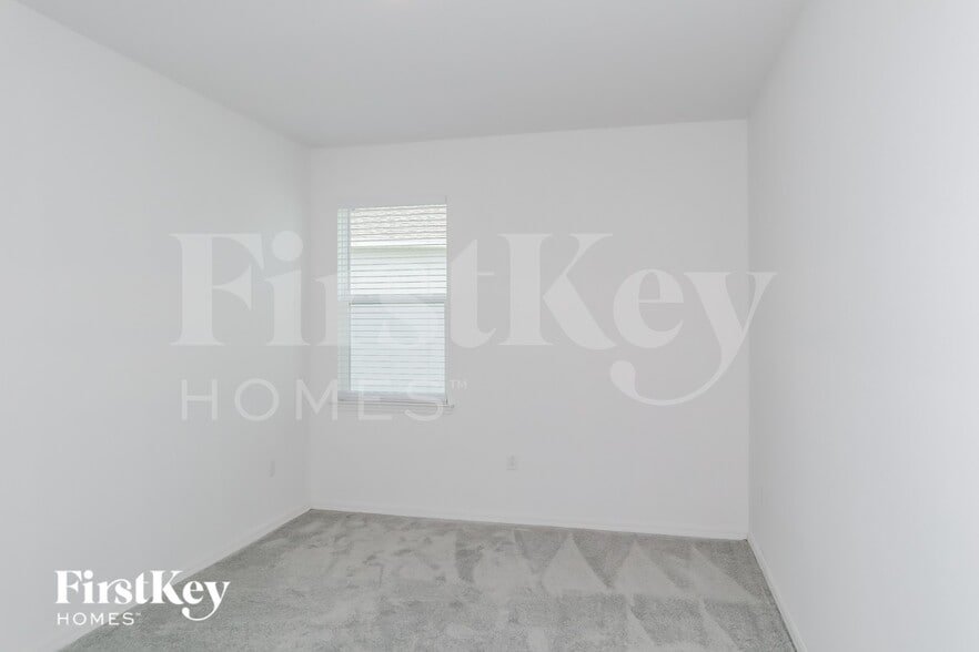 Building Photo - 1570 Isleta Lp