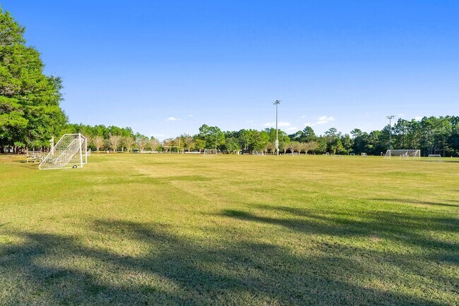 Building Photo - 554 Camellia Ct