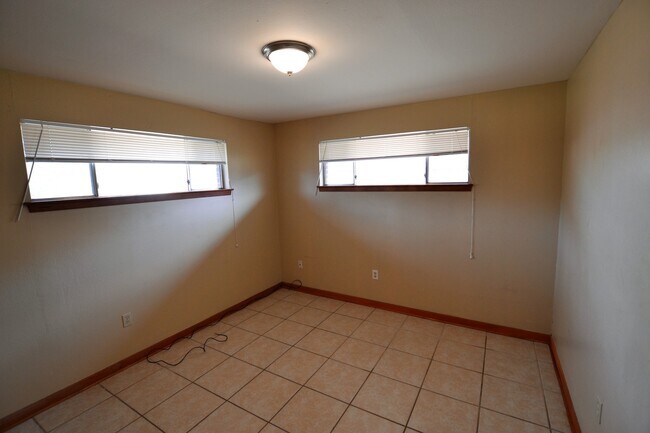 Building Photo - Vintage 3 Bedroom Home in Goodwood Homesites Neighborhood