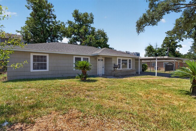 Building Photo - 1409 Wycliffe Dr
