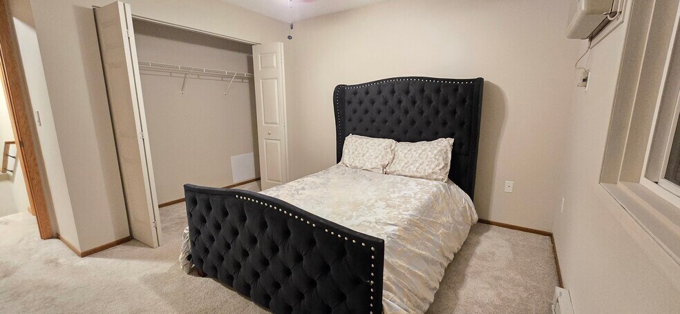 Building Photo - 720 W Village Rd