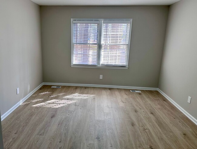 Building Photo - Stunning 2-bedroom, 2.5-bathroom Apartment