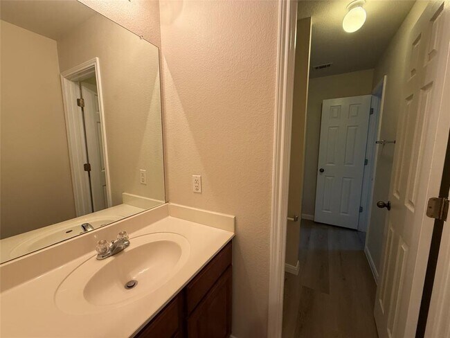 Building Photo - 125 Ashwood S