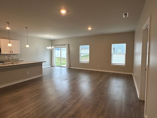 Building Photo - Beautiful 3 Bed 2 Bath Home in Shelbyville