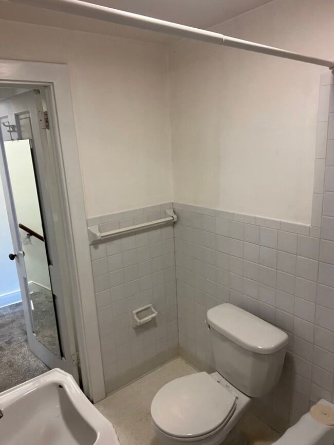 Building Photo - Charming 2 Bedroom Townhome in Prime Lanca...