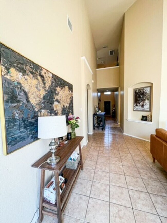 Building Photo - Large Pflugerville 4-bedroom/2.5 Bath Home in the Villages of Hidden Lake