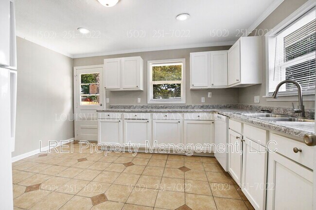 Building Photo - 1120 Loretta St