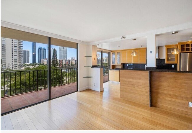 Building Photo - 290 174th St St