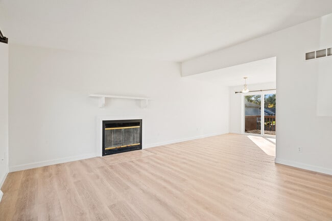 Building Photo - 3607 Madera Dr