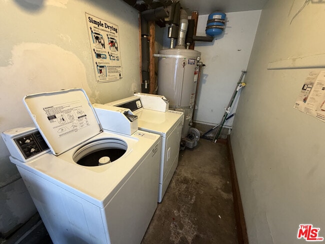 Building Photo - 742 S Plymouth Blvd