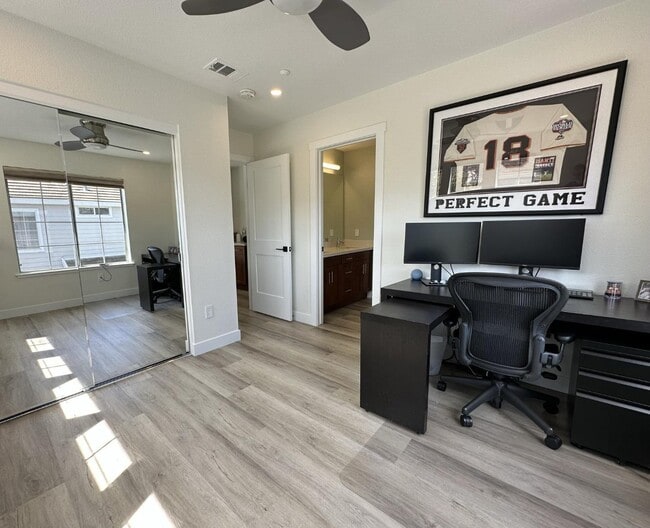 Building Photo - 1 Passage Ln