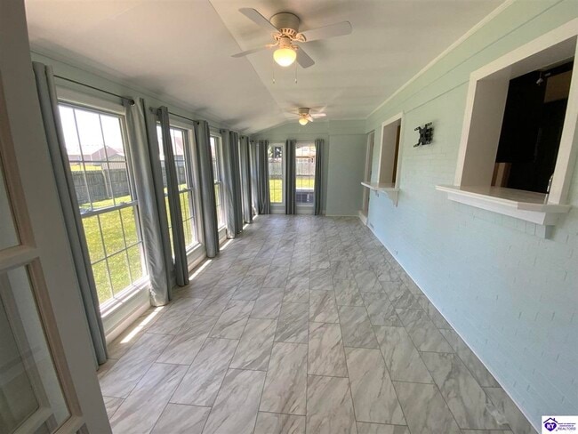 Building Photo - 408 W Crocus Dr