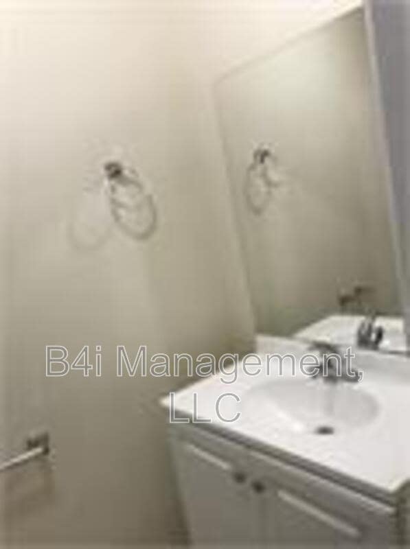 Building Photo - 1007 E Mcintosh Rd