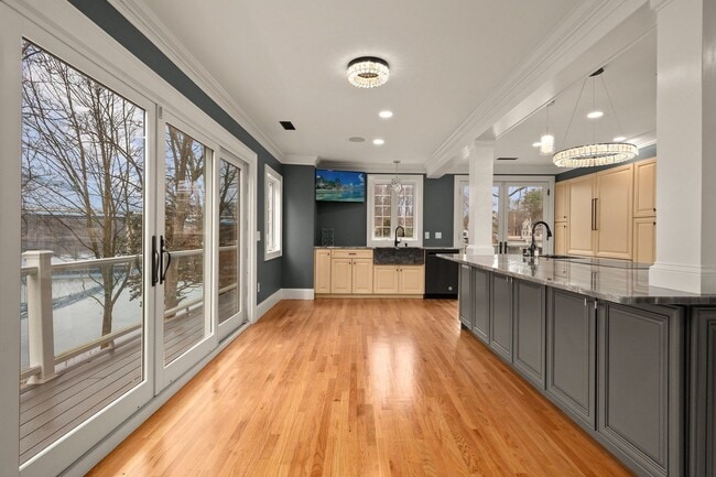 Building Photo - 1 Deer Is Rd